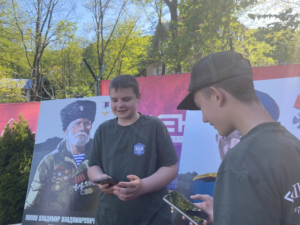 Участники Всероссийской военно-патриотической казачьей смены «Пластуны» познакомились с выставкой «Казаки-герои:вчера и сегодня»
